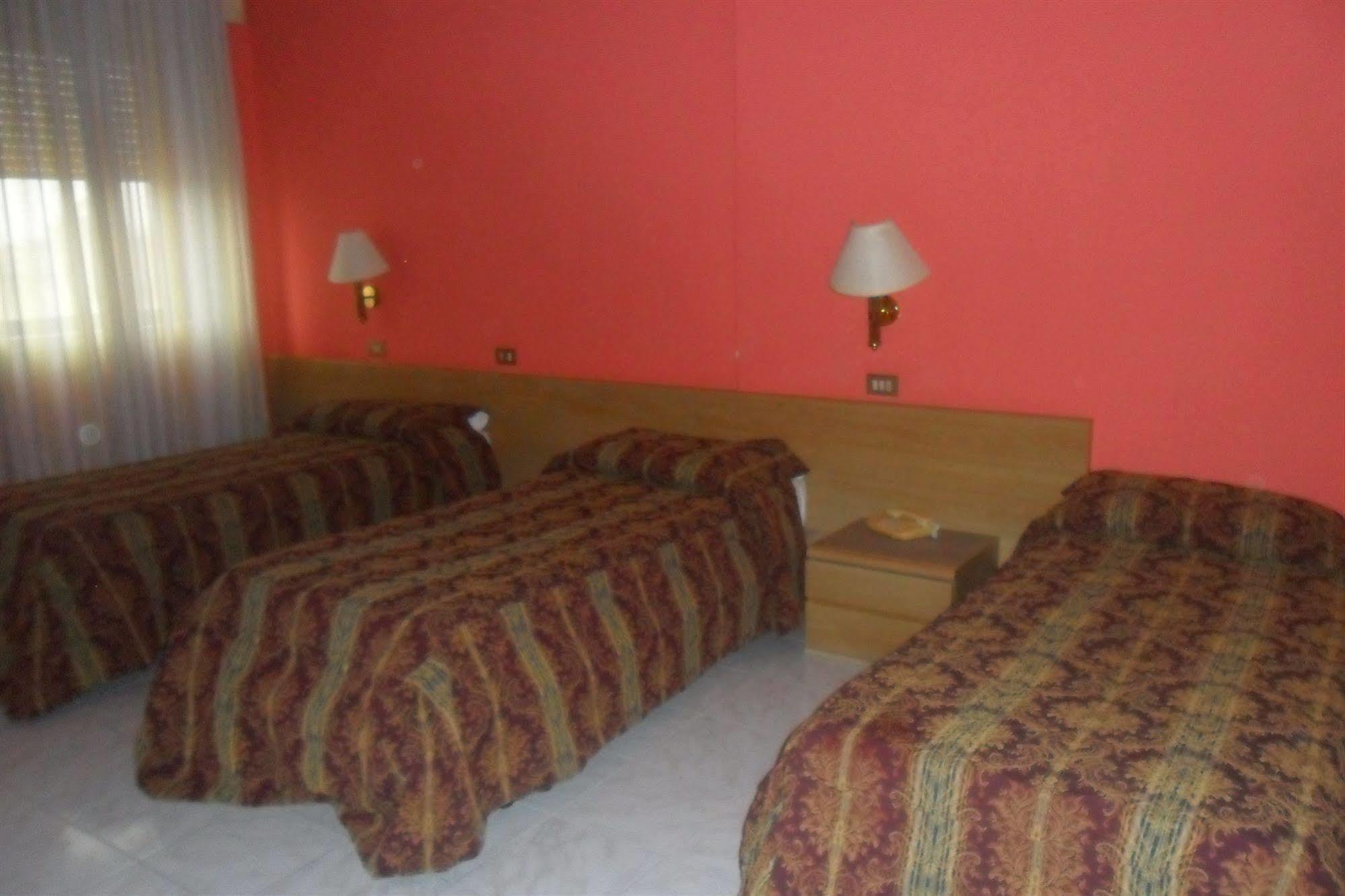 Hotel Florida Пиове ди Сако Екстериор снимка