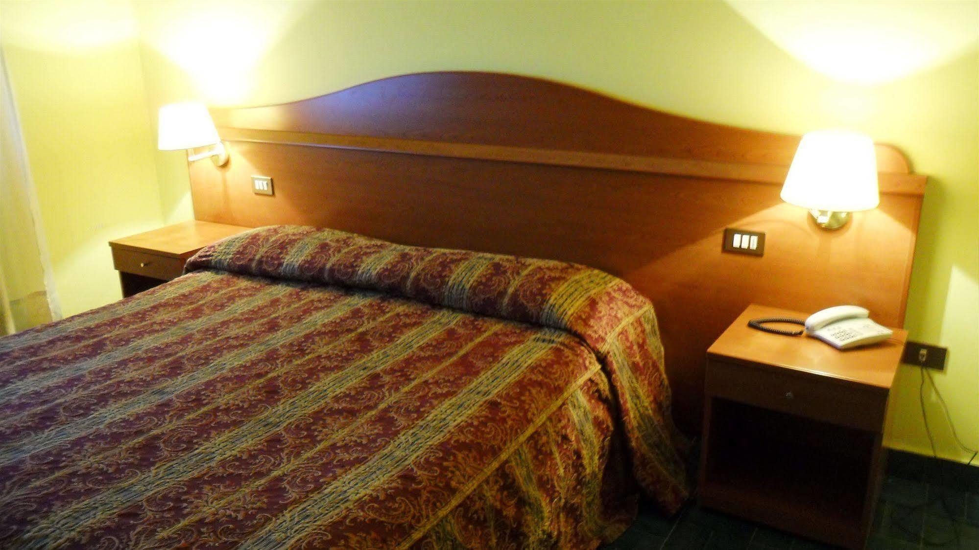 Hotel Florida Пиове ди Сако Екстериор снимка