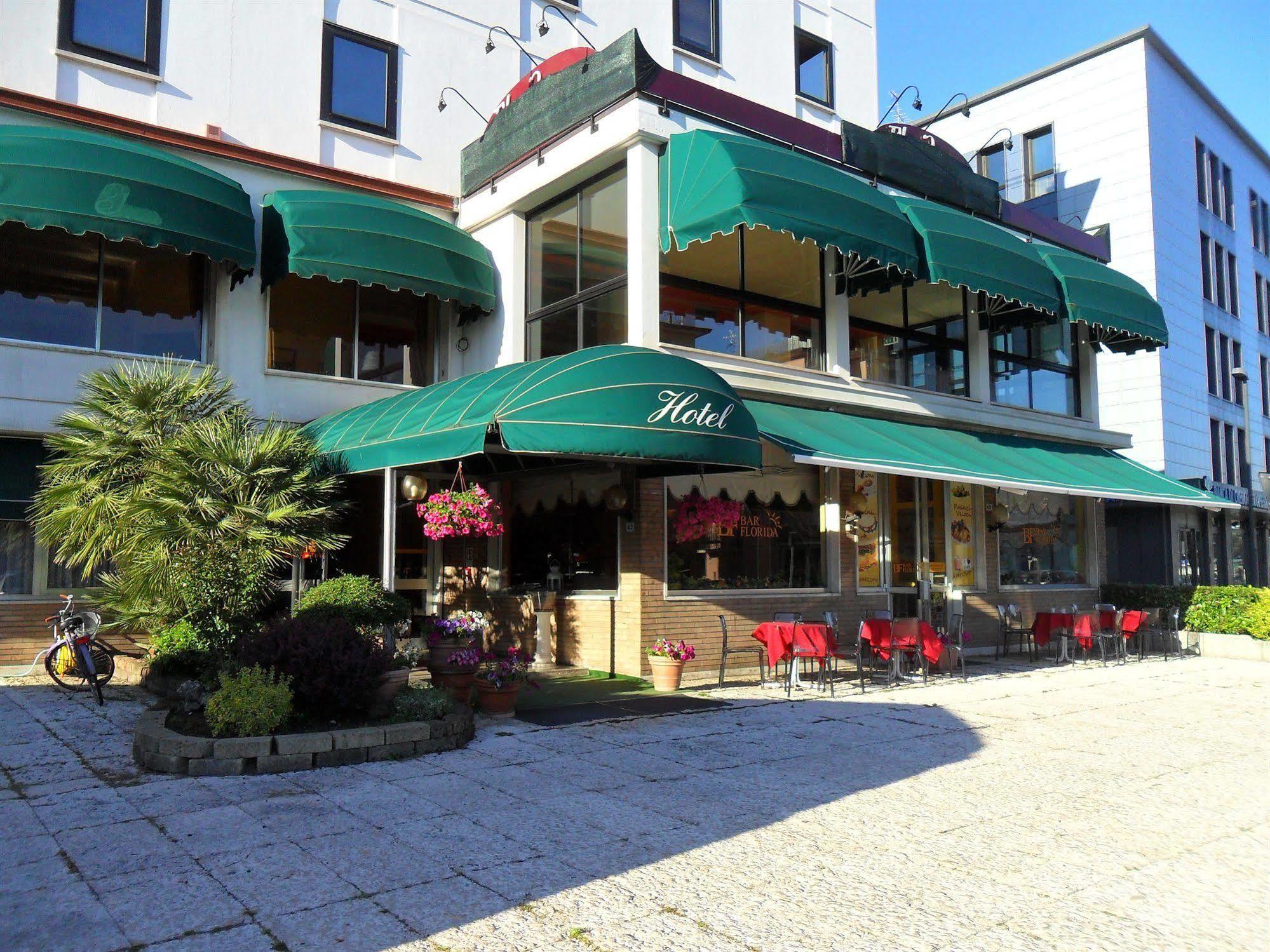 Hotel Florida Пиове ди Сако Екстериор снимка